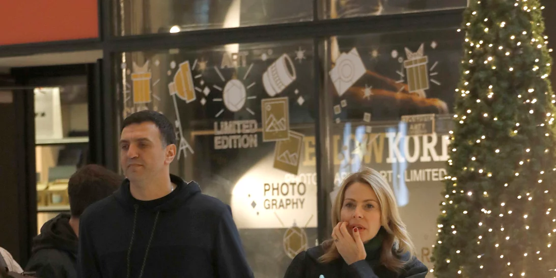 Τζένη Μπαλατσινού | Να τι φόρεσε αυτή τη φορά για να βγει με τον σύζυγό της