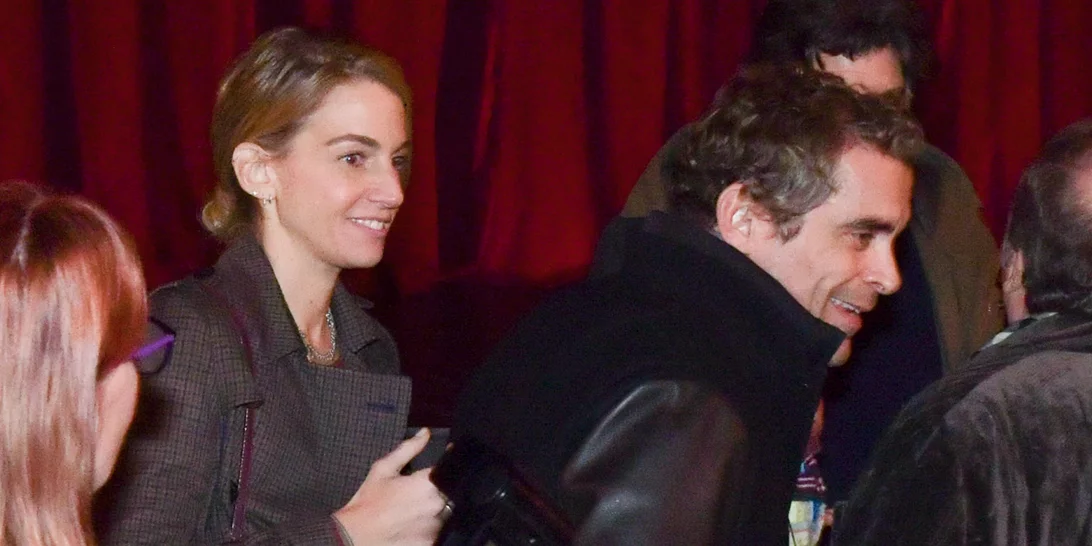 Χρυσή Βαρδινογιάννη | Το casual look σε θεατρική έξοδο με τον Κωνσταντίνο Μαρκουλάκη