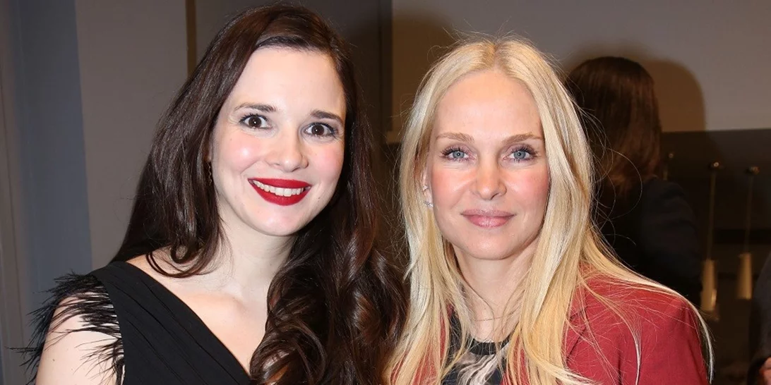 «Περηφάνια και προκατάληψη» | Οι εμφανίσεις των διάσημων γυναικών στην επίσημη πρεμιέρα της παράστασης