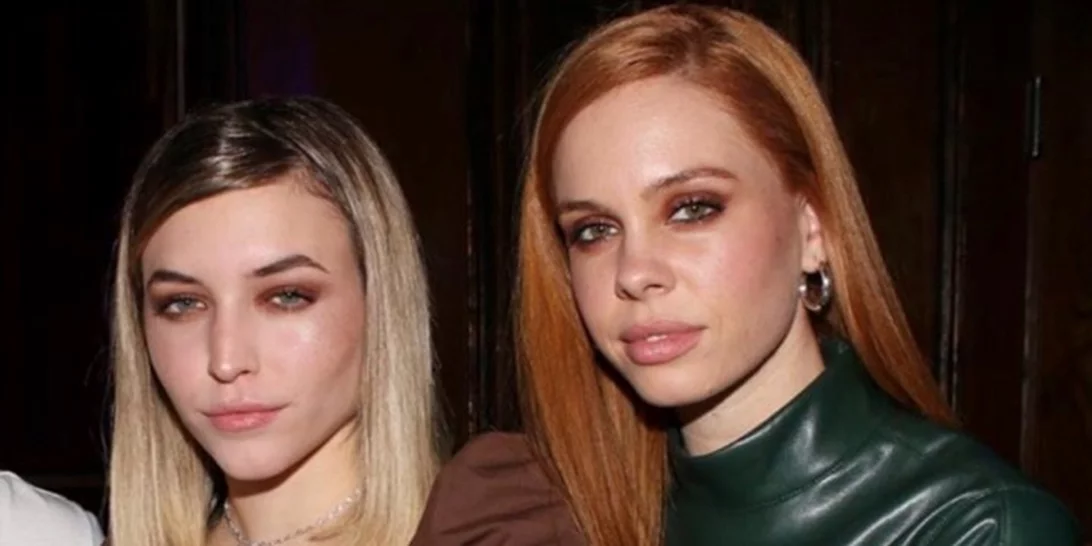 Ασημίνα Χαρίτου - Άννα Χατζή |  Βραδινή βόλτα για τα δύο κορίτσια του GNTM (pics)