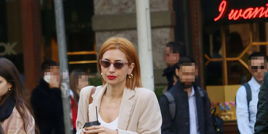 Τρέμε Emily Ratajkowski | Η Μαρία Ηλιάκη, οι καυτές πόζες στο Instagram και ο αυτοσαρκασμός