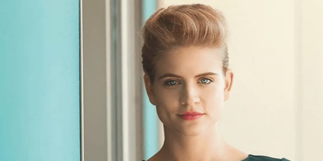 Δανάη Μιχαλάκη | Η ηθοποιός από τις «Άγριες Μέλισσες» έκοψε αρκετά κοντά τα μαλλιά της