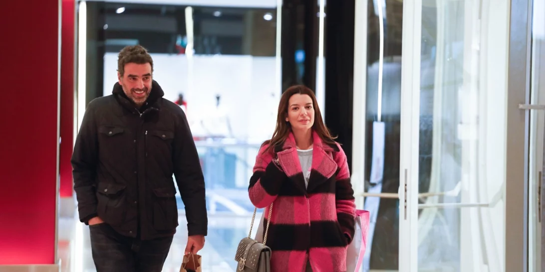 Νικολέττα Ράλλη | Φόρεσε το ιδανικό πανωφόρι για εγκυμονούσες