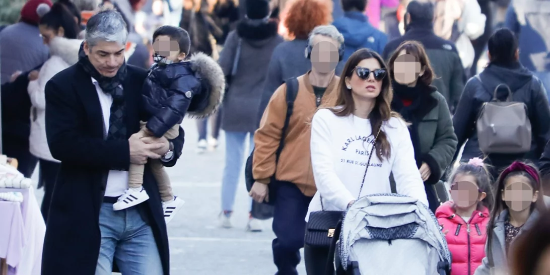 Family Goals | Η Σταματίνα Τσιμτσιλή και ο Θέμης Σοφός για βόλτα με τα παιδιά τους στο κέντρο της πόλης