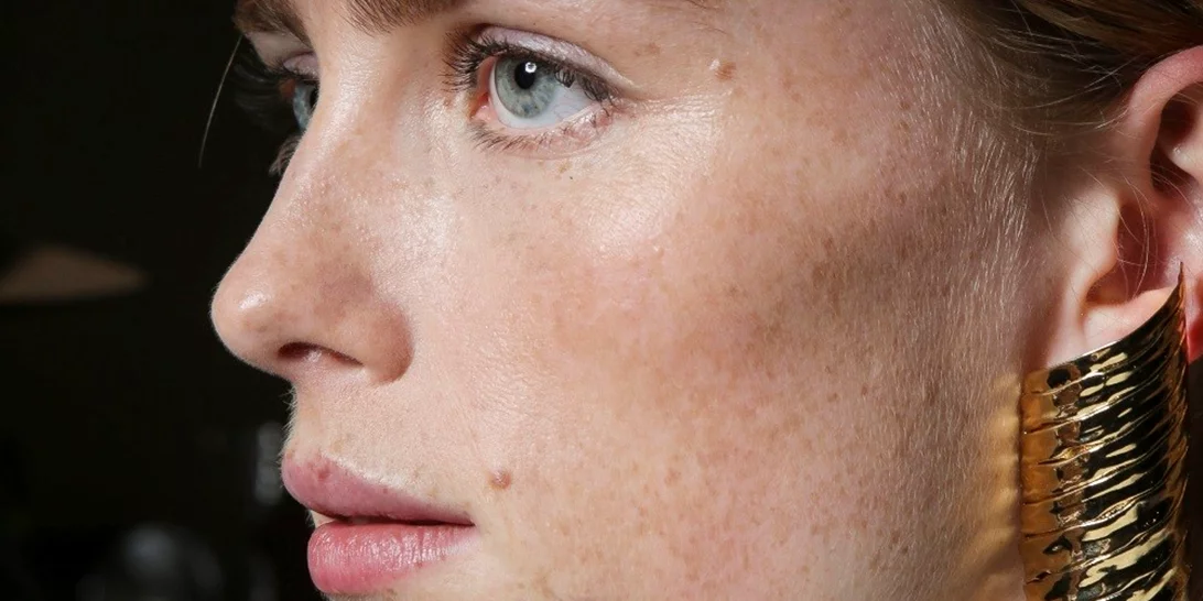 Το πιο καλυπτικό μέικ απ και όσα πρέπει να ξέρεις για μία αψεγάδιαστη επιδερμίδα