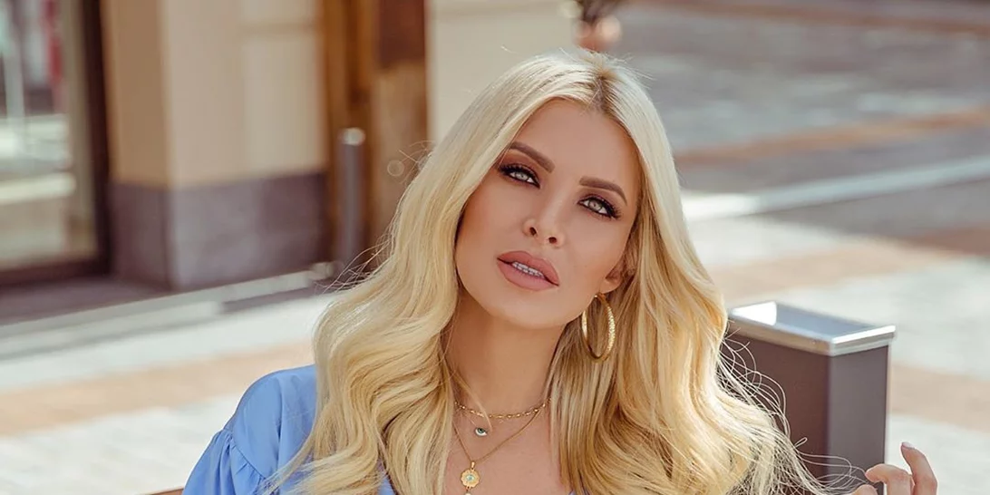 Κατερίνα Καινούργιου | Με ultra chic εμφάνιση στο αεροδρόμιο