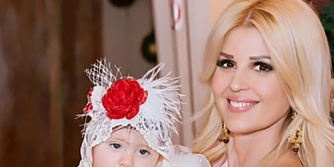 Η Έλενα Ράπτη έγινε νονά | Το καλοκαιρινό φόρεμα που δίχασε