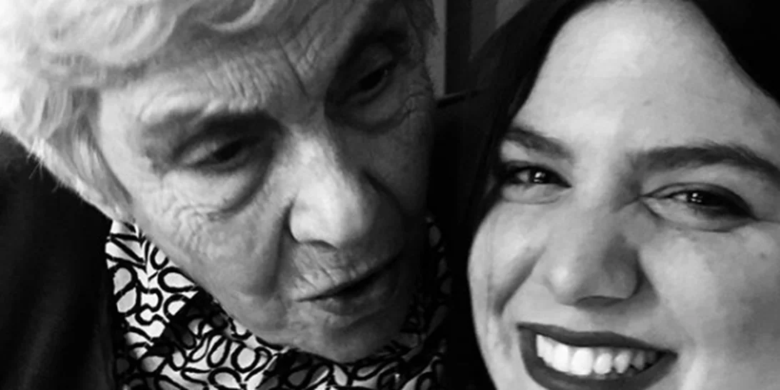 Δανάη Μπάρκα | Απαντά στα δημοσιεύματα που την θέλουν να κληρονομεί τα ποιήματα της Κικής Δημουλά