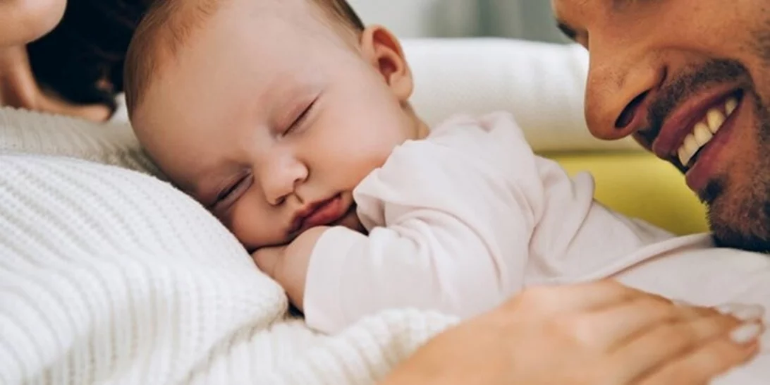 Μέσα στις νύχτες αϋπνίας, τους εφιάλτες και τα βρεγμένα σεντόνια, να θυμάστε ότι το παιδί σάς χρειάζεται!