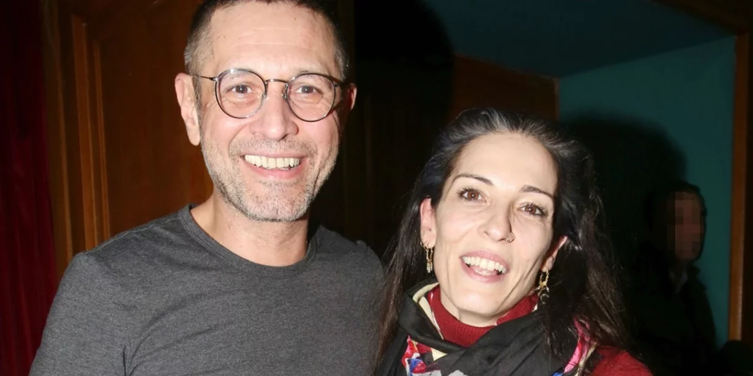 Αιμίλιος Χειλάκης - Αθηνά Μαξίμου | Το γεμάτο βιβλία σπίτι τους και η minimal αισθητική