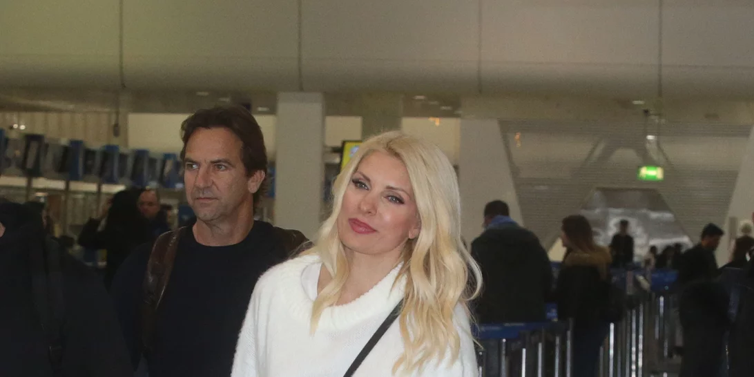 Η Ελένη Μενεγάκη με το outfit που κρύβει ατέλειες