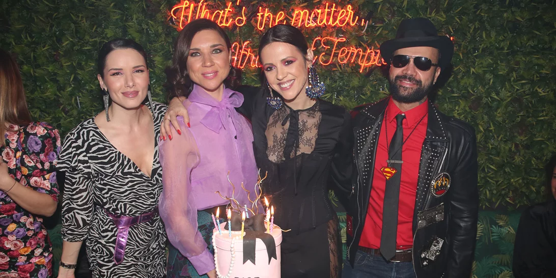 Γενέθλια Ραμόνας Βλαντή | Η Dior τούρτα, οι καλεσμένοι από τον χώρο της μόδας & το total black outfit