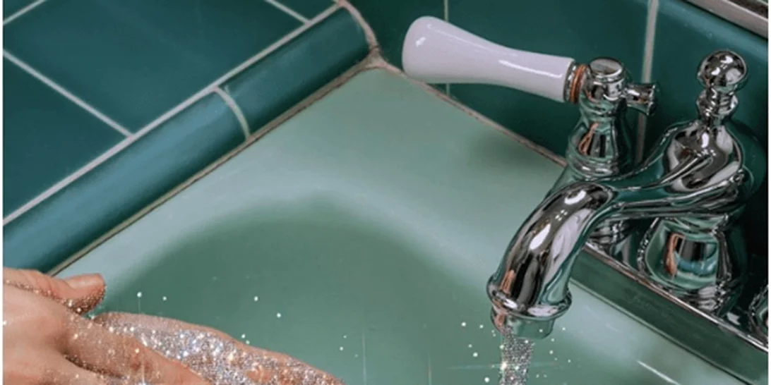 Η καλλιτέχνις Shara Shakheel υπενθυμίζει με ξεχωριστό τρόπο το πλύσιμο των χεριών