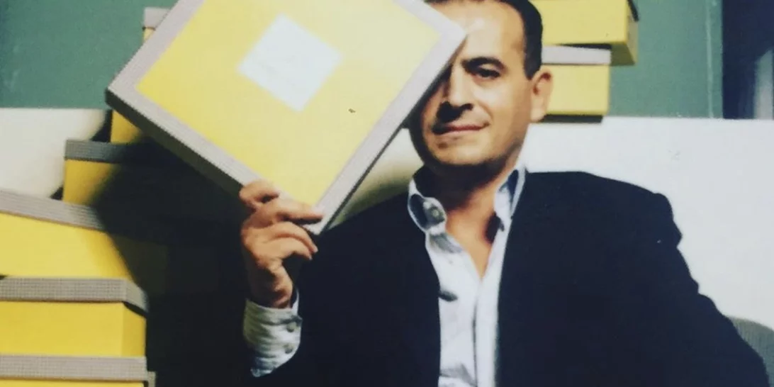 Βασίλης Ζούλιας | Στο (από άλλη εποχή βγαλμένο) σπίτι του σχεδιαστή στο Ζάππειο (pics)