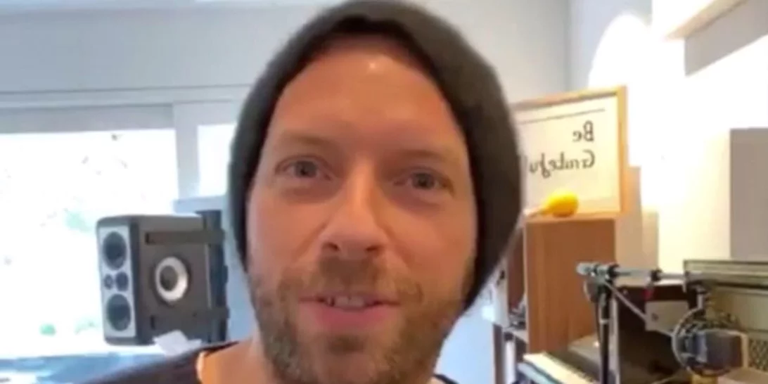 Chris Martin - John Legend - David και Katharine Foster | Τραγουδούν live από το σπίτι τους για τους fans τους