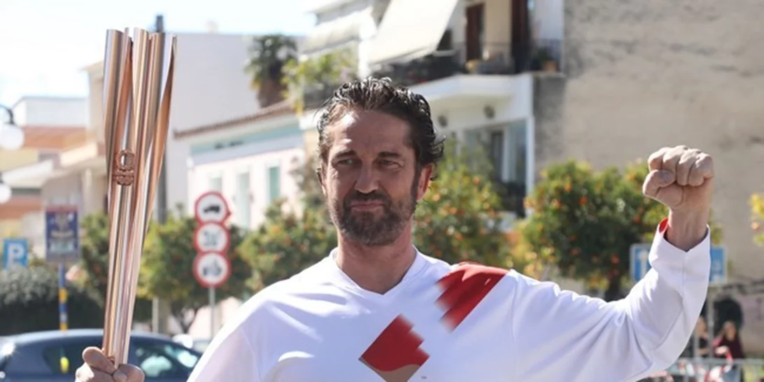 O Gerard Butler ως λαμπαδηδρόμος στη Σπάρτη | Όλες οι φωτογραφίες