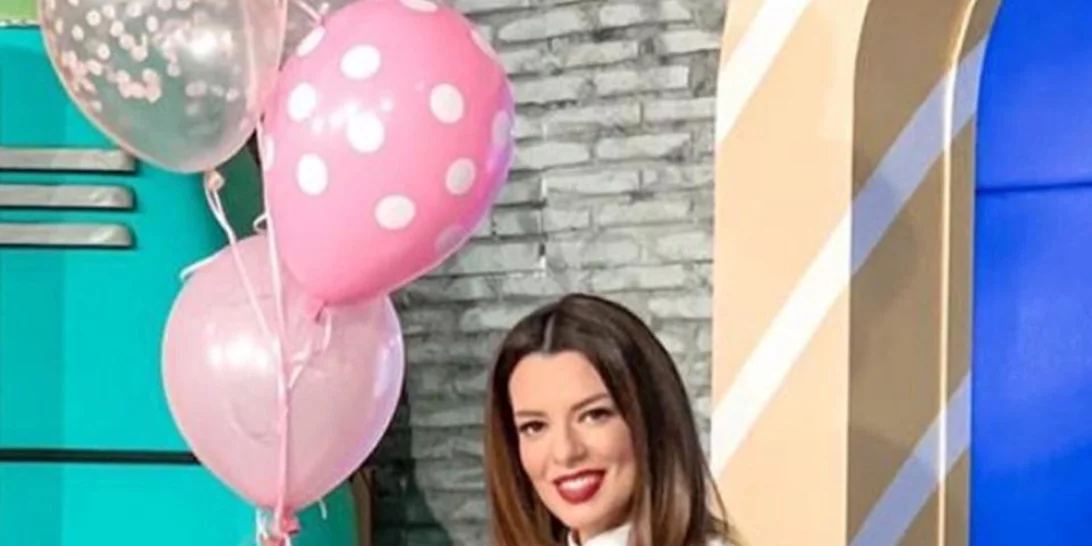 Νικολέττα Ράλλη | Το αέρινο H&M φόρεμα που επέλεξε στον έκτο μήνα της εγκυμοσύνης της