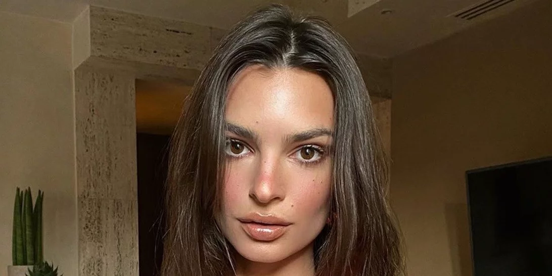 Η Emily Ratajkowski μοιράστηκε τη skincare ρουτίνα που ακολουθεί κατά τη διάρκεια της κοινωνικής απομόνωσης