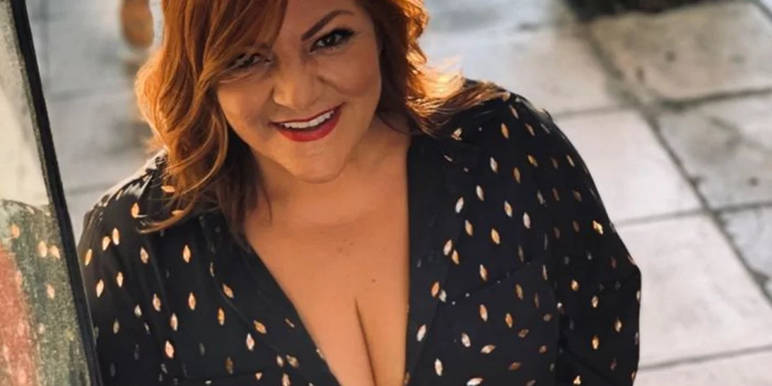 J2US | Γενέθλια για τη Βίκυ Σταυροπούλου επί σκηνής - Η έκπληξη on air