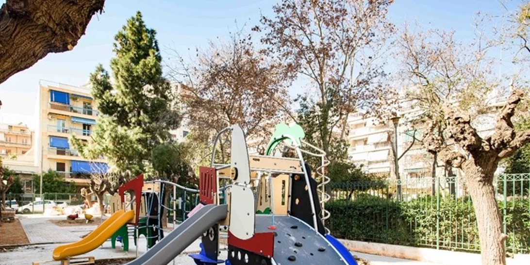 Ανακαινίζονται πλήρως 19 παιδικές χαρές από τον δήμο Αθηναίων