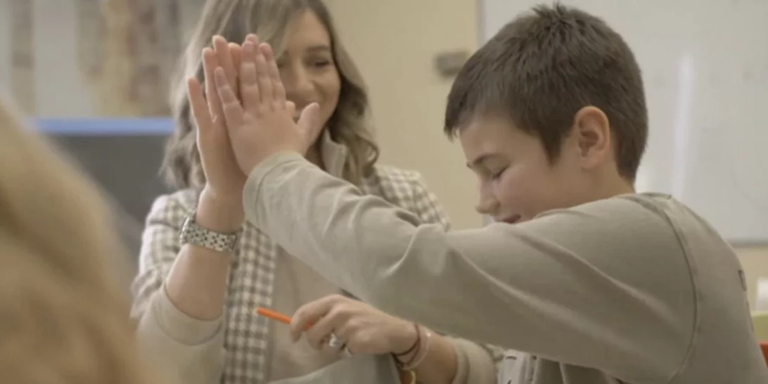 Ελληνική Αγωγή | Δημιουργεί το πρώτο ζωντανό, διαδραστικό, εκπαιδευτικό πρόγραμμα για παιδιά