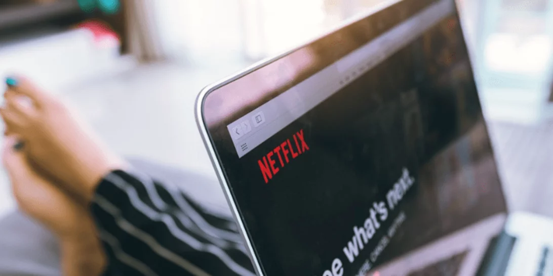 Η νέα σειρά του Netflix έχει τίτλο «Social Distance»