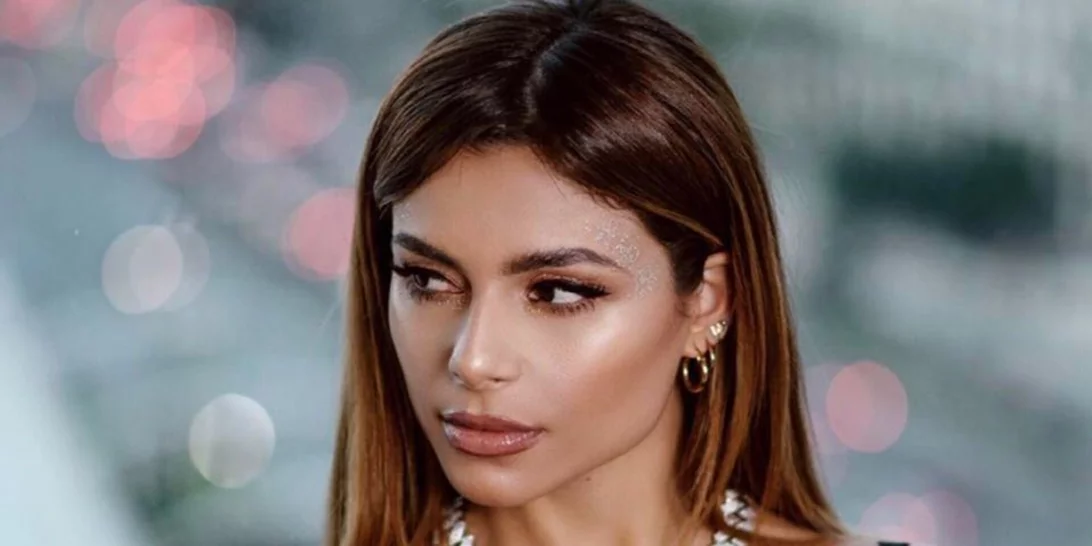 Η Ελευθερία Ελευθερίου «έπαθε» Demy | Έβαψε τα μαλλιά της στο αμφιλεγόμενο 90s trend