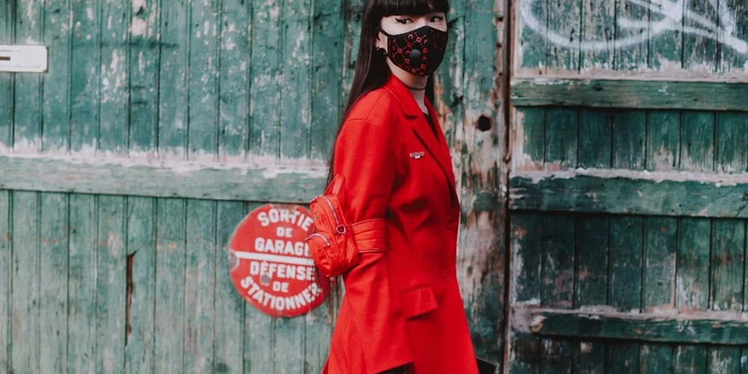 Διάσημη Influencer δείχνει πώς να φτιάξουμε μόνες μας μάσκες προστασίας για τον κορονοϊό