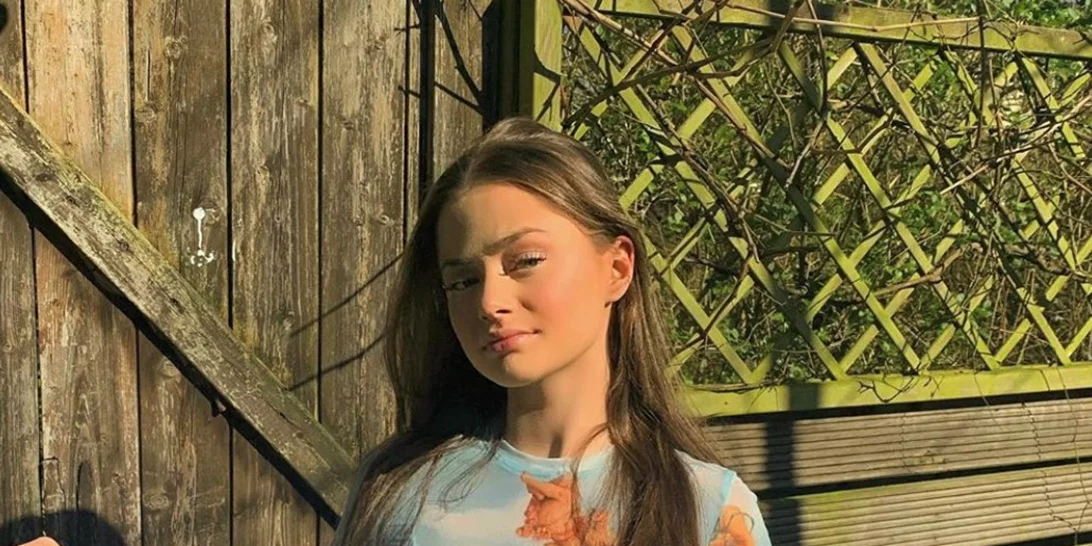 Stefania | Η εκπρόσωπος της Eurovision  μένει στο σπίτι και παρουσιάζει το «Super G!rl» σε ένα acoustic version