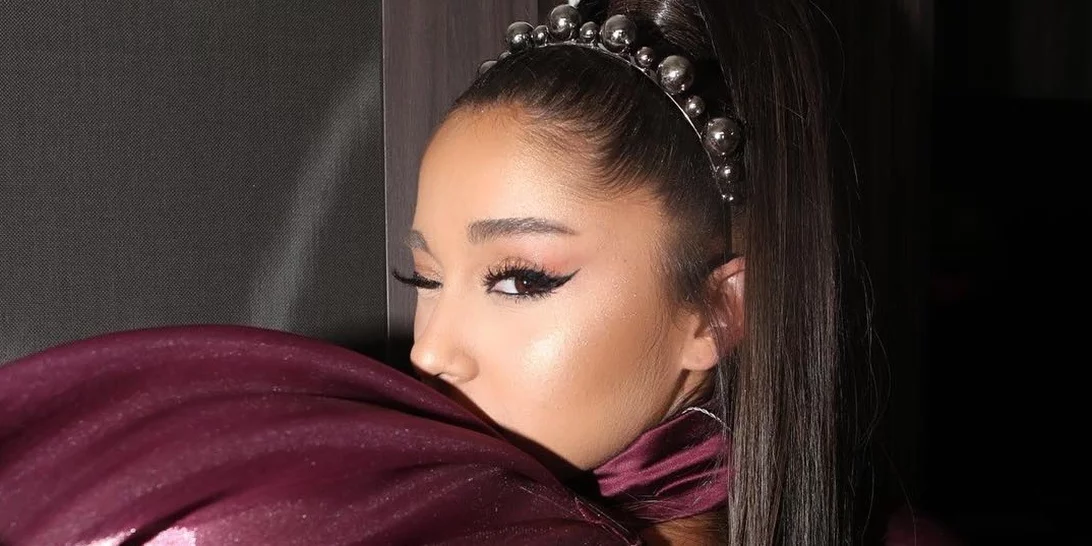 Επιτέλους μάθαμε τι κάναμε λάθος και δεν πετύχαινε ποτέ το cat eye! Οι συμβουλές του makeup artist της Ariana Grande