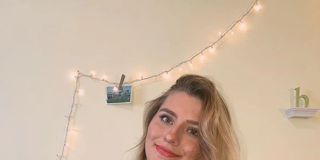 Έχεις δει το viral TikTok για το πώς να κάνεις μπούκλες χωρίς θερμότητα; Έχουμε σοκαριστεί με τα αποτελέσματα!