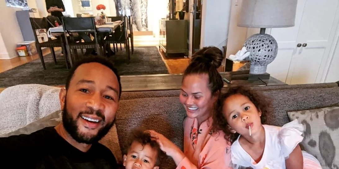 Η κόρη των Chrissy Teigen και John Legend έγινε τεσσάρων χρονών | Δες τις εντυπωσιακές τούρτες