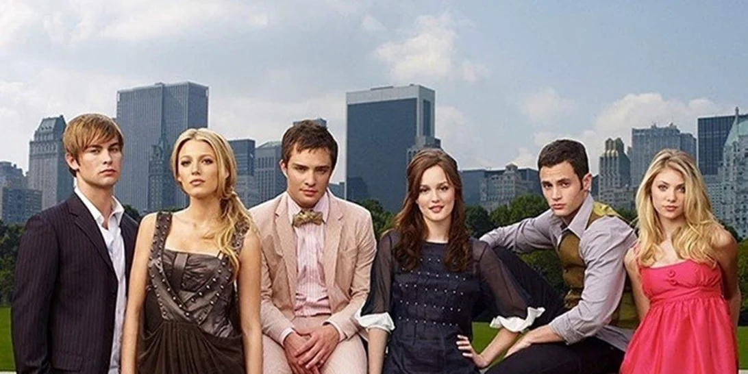 Το Gossip Girl επιστρέφει και μία λεπτομέρεια μάς έφτιαξε την μέρα