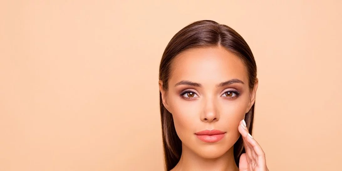 Εφέ lifting και πιο σφριγηλή επιδερμίδα χωρίς ενέσιμες θεραπείες; Γίνεται.