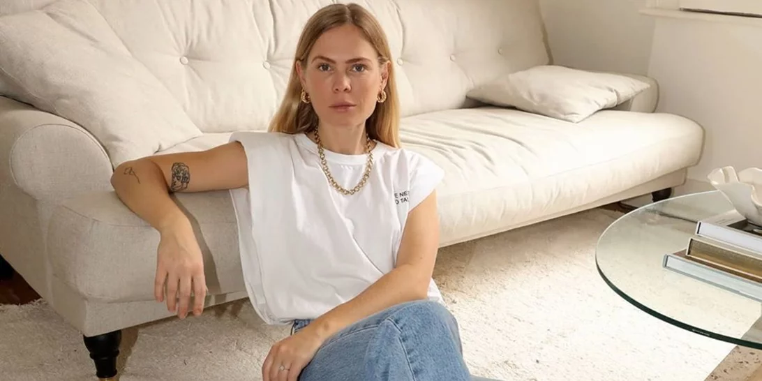 Πού θα βρεις το οικονομικό λευκό τοπ που έχει κατακλύσει το Instagram