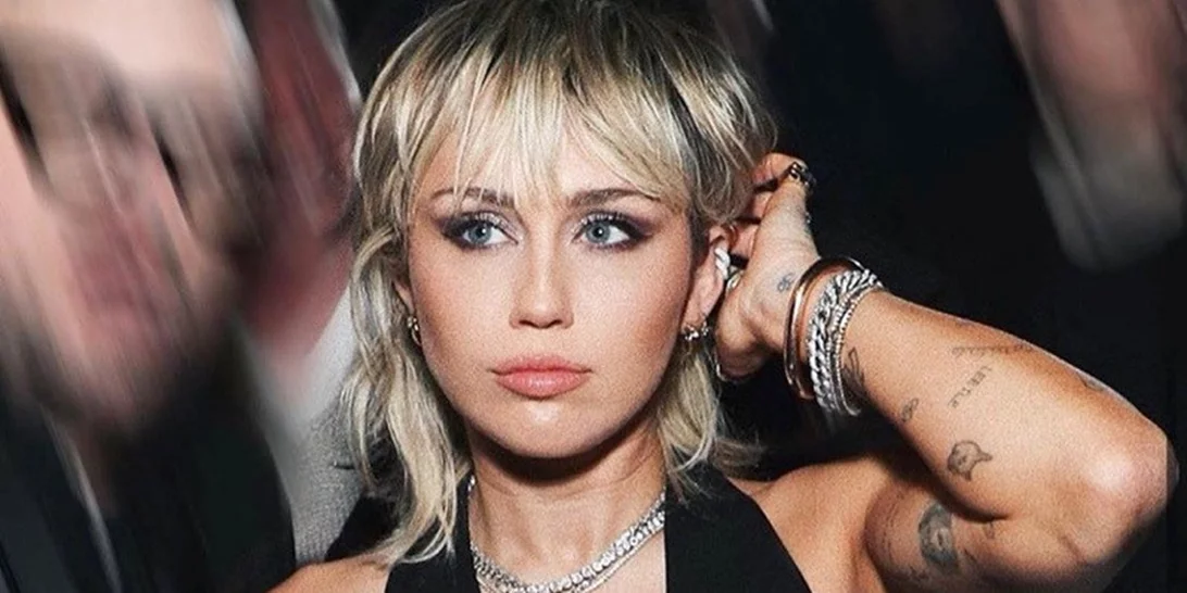 Miley Cyrus | Κούρεψε μόνη της τις αφέλειές της και το αποτέλεσμα θα σε εντυπωσιάσει
