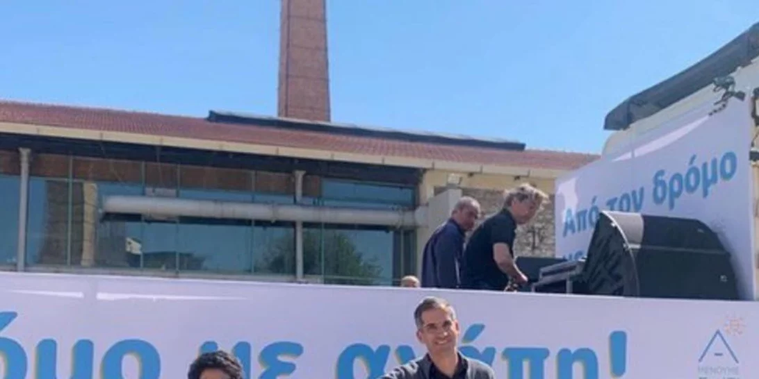 «Στον δρόμο με Αγάπη» | Η Άλκηστις Πρωτοψάλτη δίνει συναυλία εν κινήσει στην Αθήνα