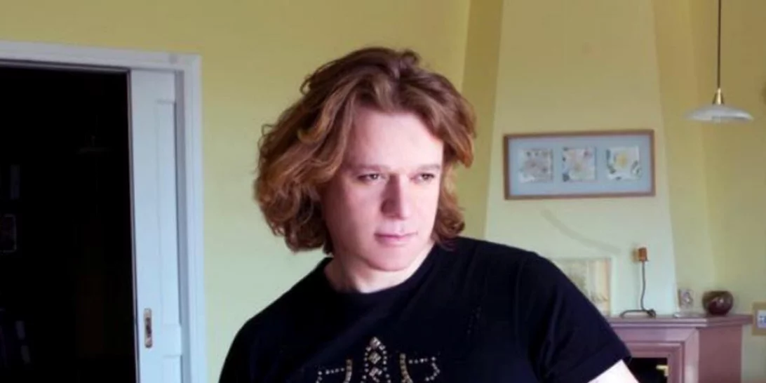 Πέτρος Γαϊτάνος | Αυτό το Πάσχα #menoume_spiti και βλέπουμε πλάνα από το σπίτι του πιο περιζήτητου προσώπου των ημερών