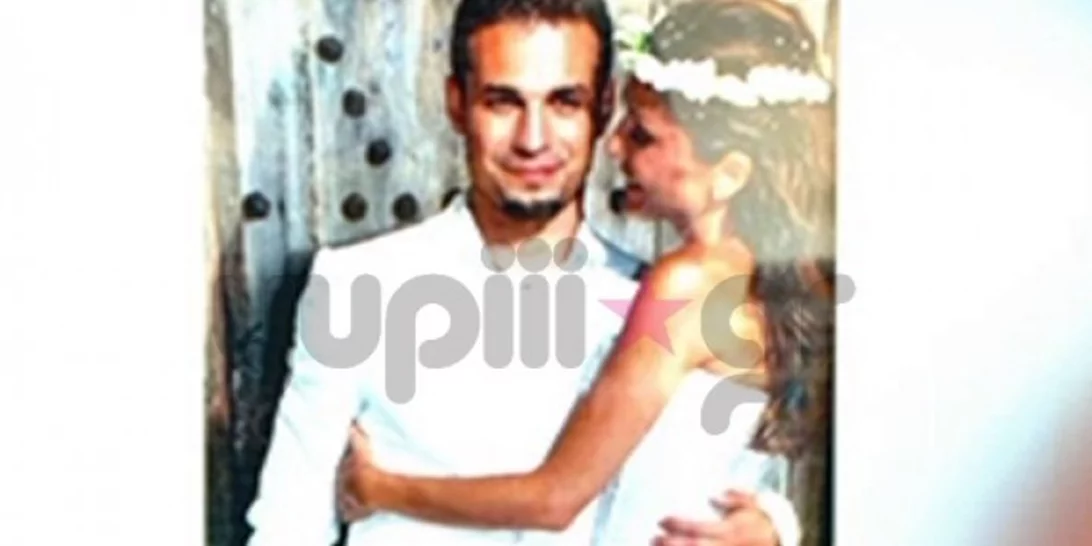 Θυμόμαστε: Η μοναδική φωτογραφία από τον γάμο της Δέσποινας Βανδή με τον Ντέμη Νικολαΐδη