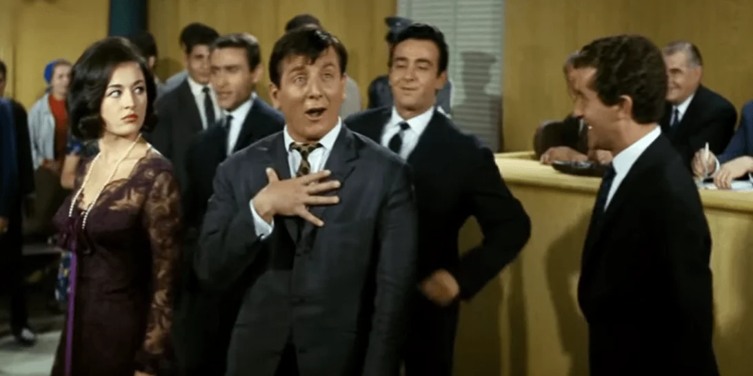 Το νέο βίντεο της Φίνος Φίλμ έχει πρωταγωνιστή τον Κώστα Βουτσά