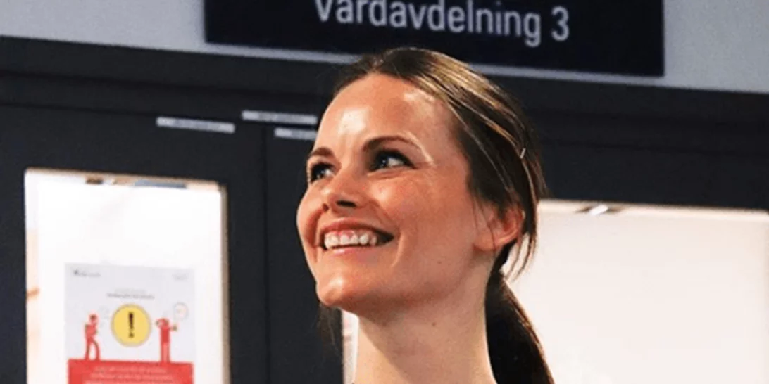 Η πριγκίπισσα Σοφία της Σουηδίας έβγαλε το στέμμα και φόρεσε ιατρική στολή στην μάχη της πανδημίας