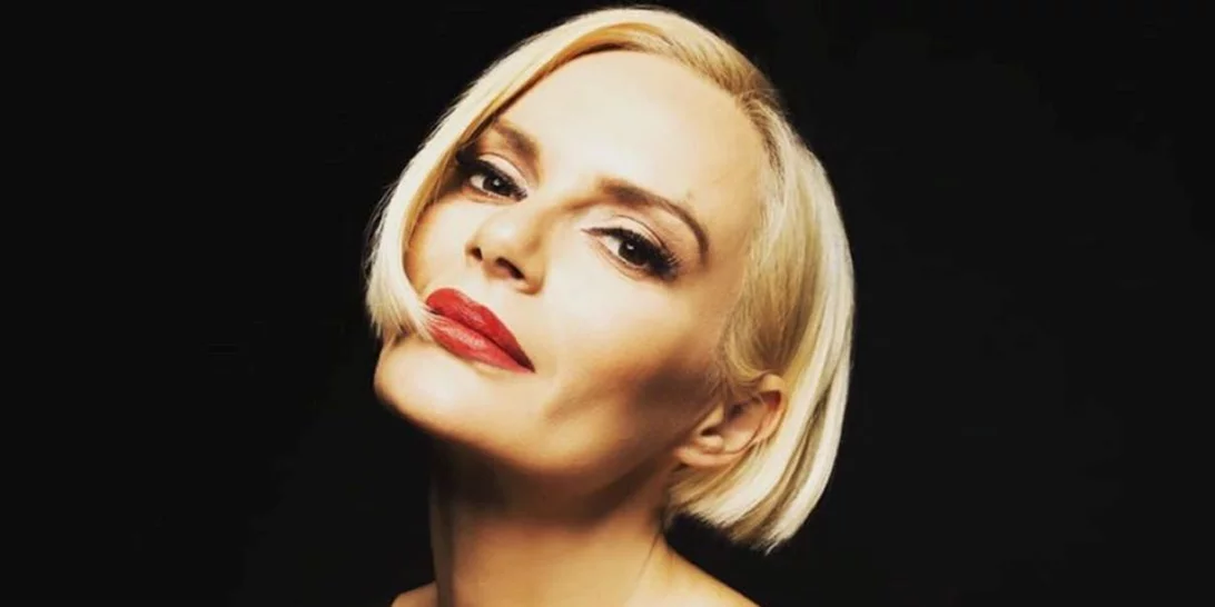 Έλενα Χριστοπούλου | Καστανή για πρώτη φορά