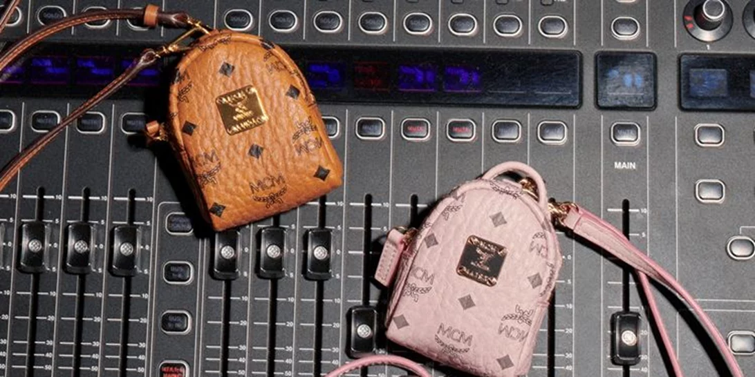 Η MCM παρουσιάζει μια διαφορετική καμπάνια με επιρροές από τη μουσική σκηνή