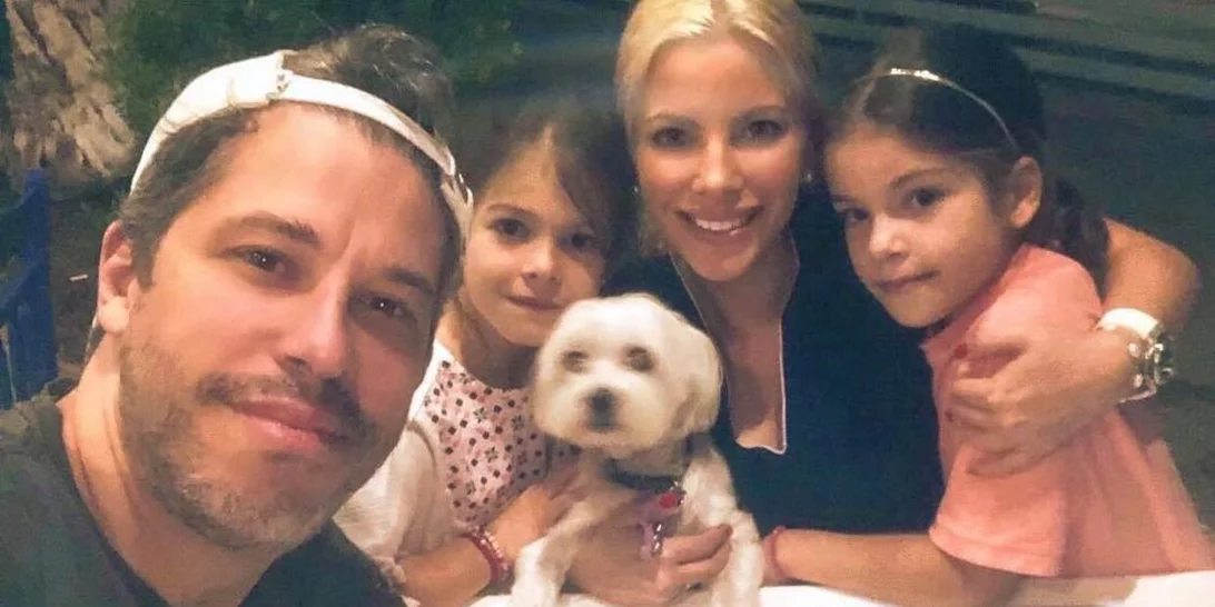 Αντελίνα Τελώνη - Χάρης Βαρθακούρης | Νέα πλάνα από το σπίτι της οικογένειας στην Κηφισιά