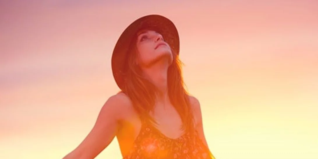 5 τρόποι για να νιώσεις ευτυχισμένη όταν το άγχος σε έχει κυριεύσει