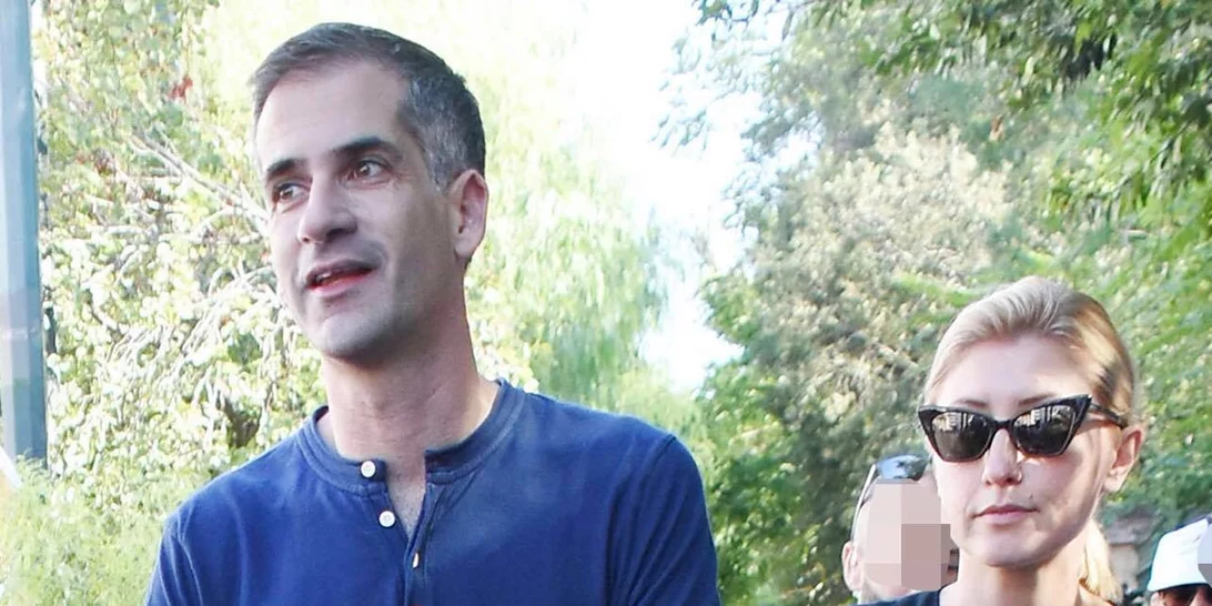 Σία Κοσιώνη - Κώστας Μπακογιάννης | Σπάνιες φωτογραφίες από το στολισμένο σπίτι τoυς στα βόρεια προάστια