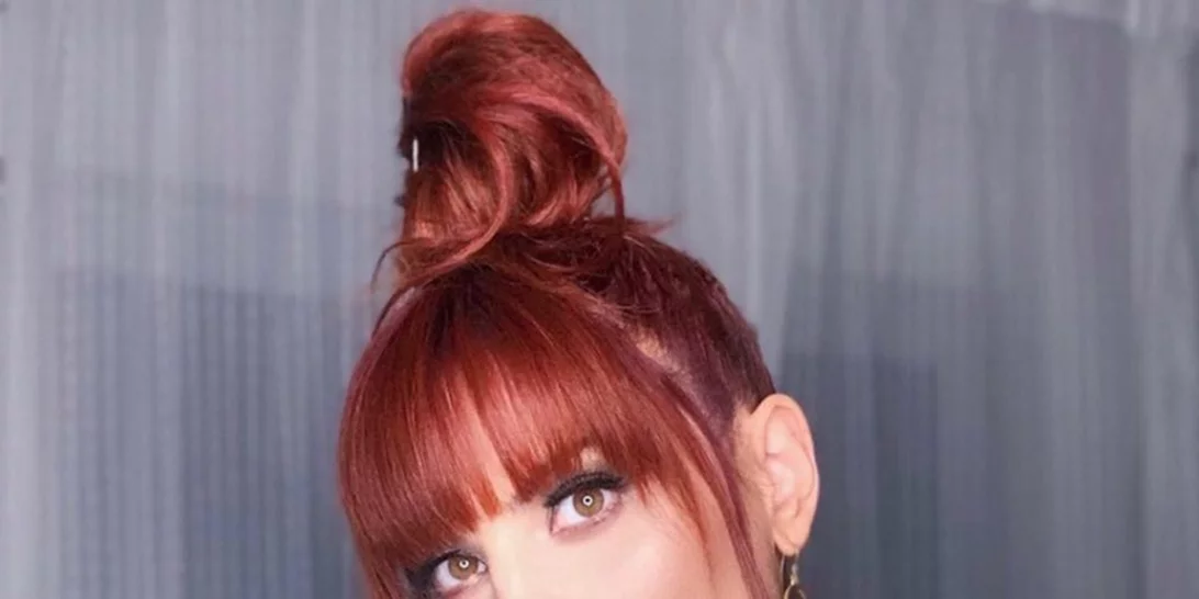 Τώρα ή beauté | Η Μαίρη Συνατσάκη έβαψε τα μαλλιά της στα σκαλιά του σπιτιού του κομμωτή της και αυτό είναι το αποτέλεσμα