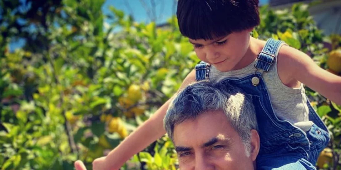 Κατερίνα Μουτσάτσου | Ποζάρει με φουσκωμένη κοιλίτσα έναν μήνα πριν γεννήσει