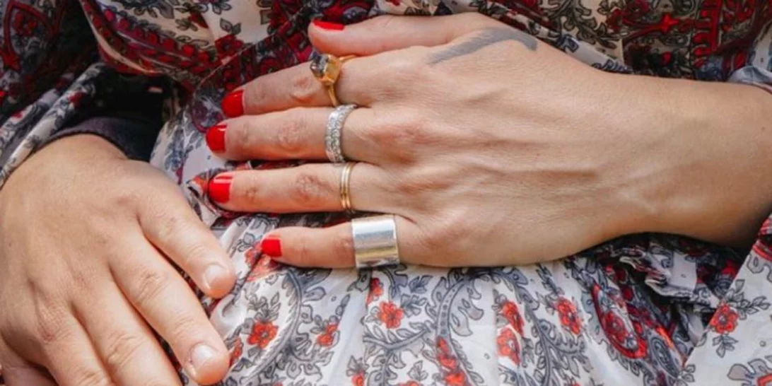 Μετά τον γάμο | Ελληνίδα τραγουδίστρια δείχνει τη φουσκωμένη κοιλίτσα της λίγο πριν γεννήσει