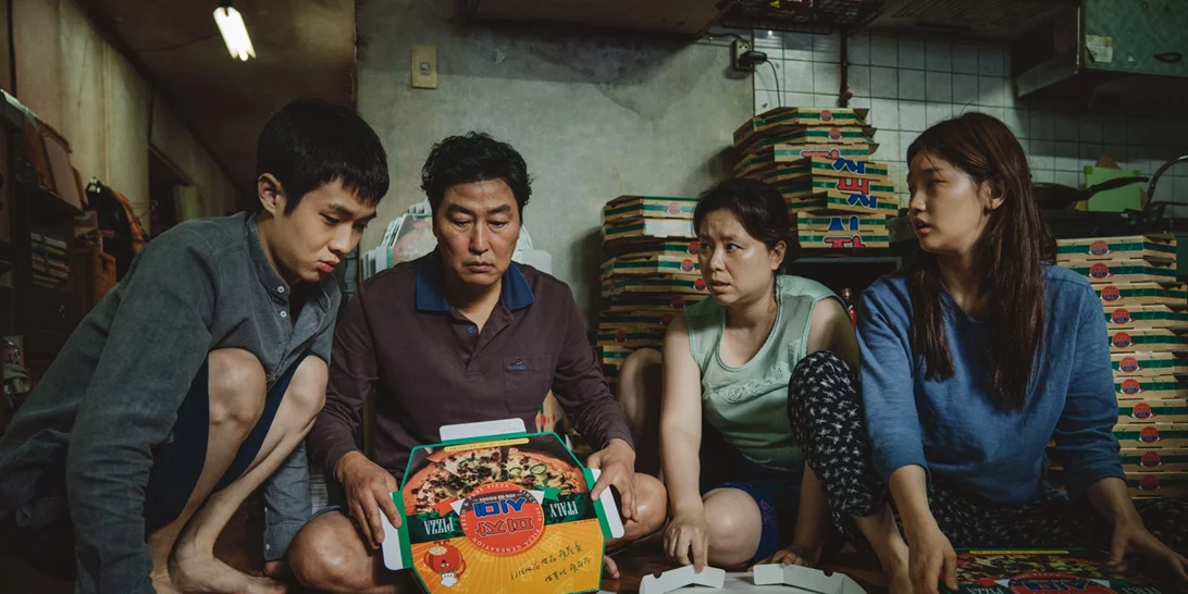 COSMOTE TV | Α' τηλεοπτική πρεμιέρα για τα οσκαρικά «Παράσιτα» και τη σειρά «Love Life» με την Anna Kendrick